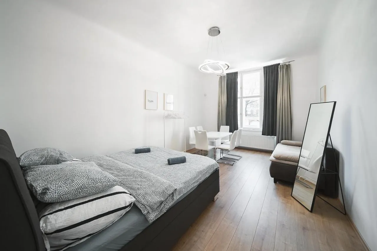 Josefov Riverside Apartment Prague
