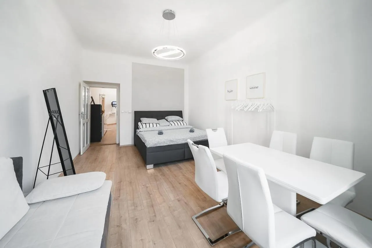 Josefov Riverside Apartment Prague
