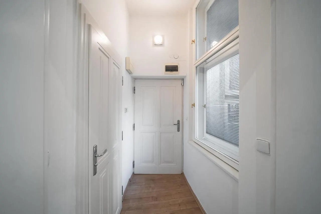 Josefov Riverside Apartment Prag